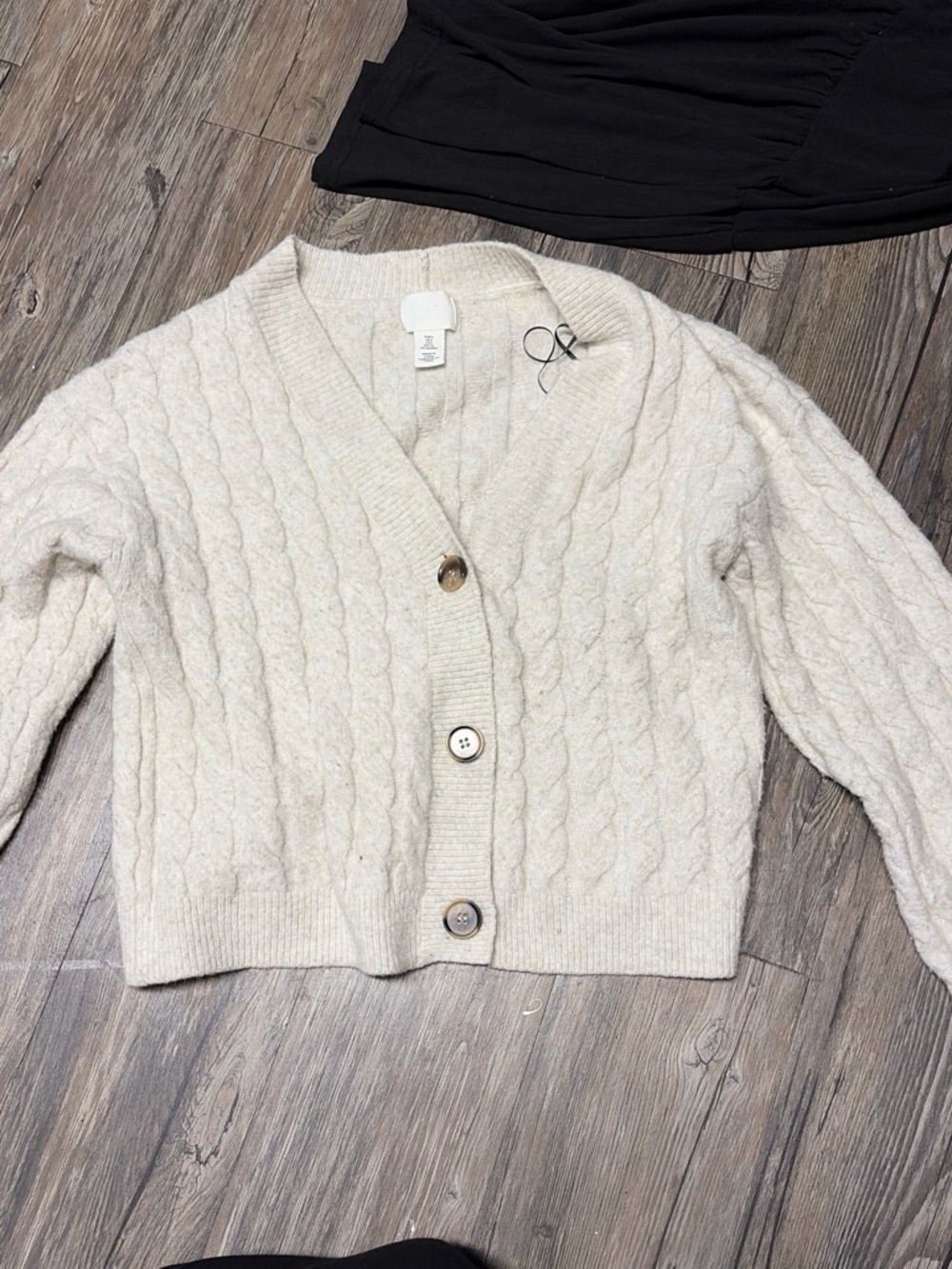 H&M Cream Cable-Knit V-Neck Button Cardigan - Picture 2 of 3